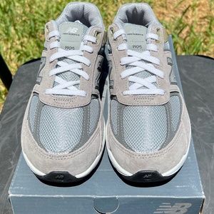 New Balance, Kids size 3 medium, Gray/silver/gold